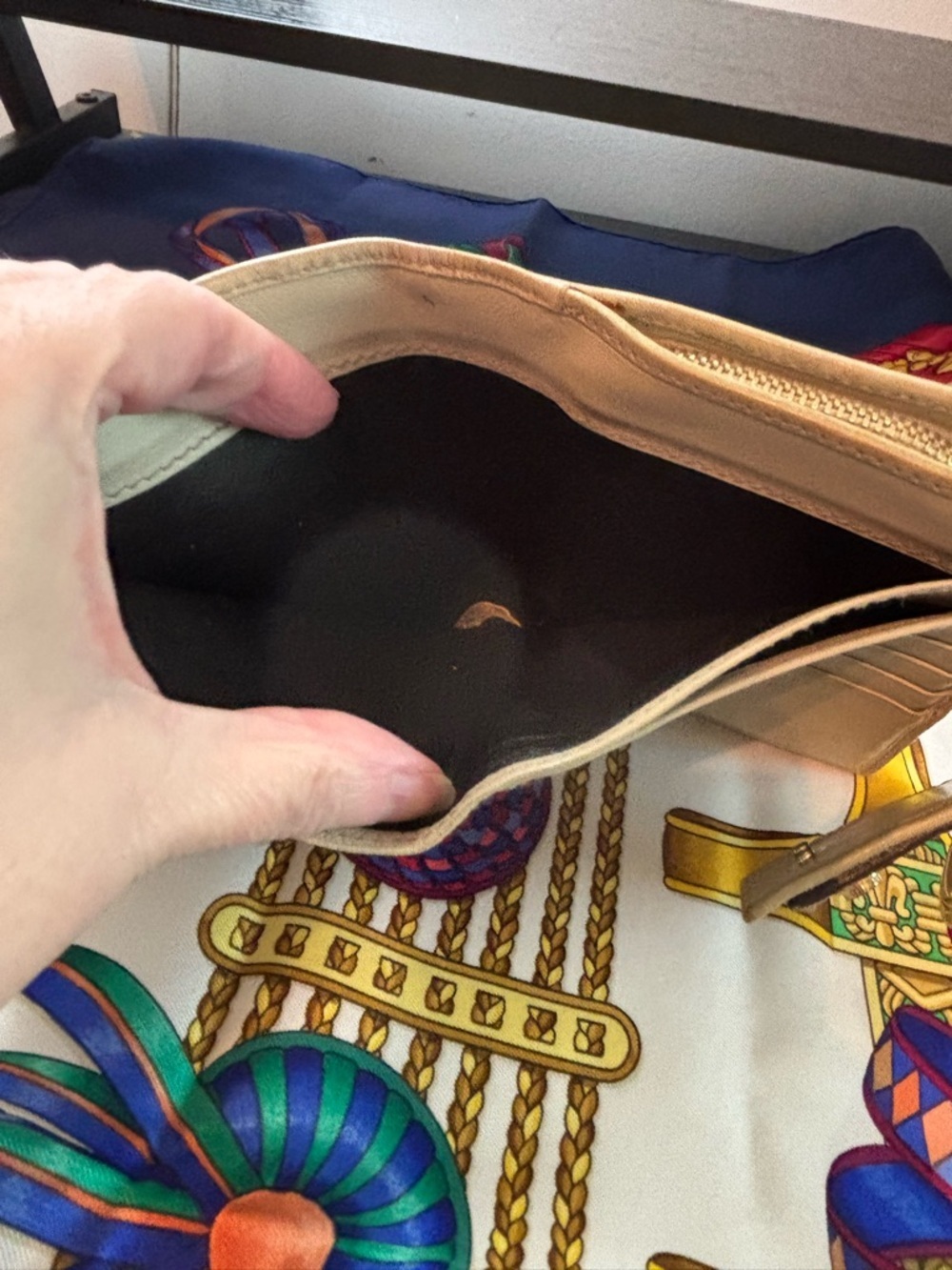 Authentic Gucci Abbey D-Ring Compact Wallet Metallic Guccissima Leather - Picture 7 of 11